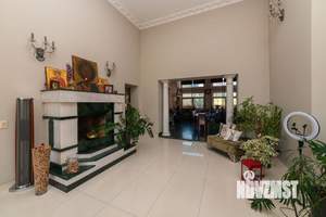 Дом 950м², 3-этажный, участок 15 сот.  