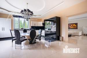 Дом 369м², 3-этажный, участок 24 сот.  