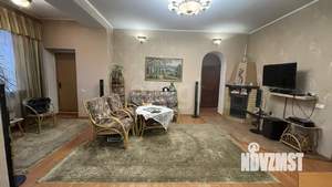 Дом 280м², 3-этажный, участок 6 сот.  