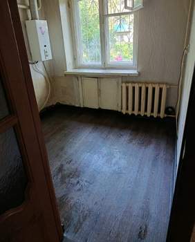2-к квартира, вторичка, 30м2, 1/4 этаж