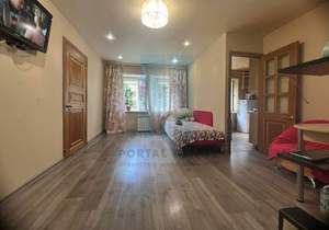 2-к квартира, вторичка, 43м2, 1/5 этаж